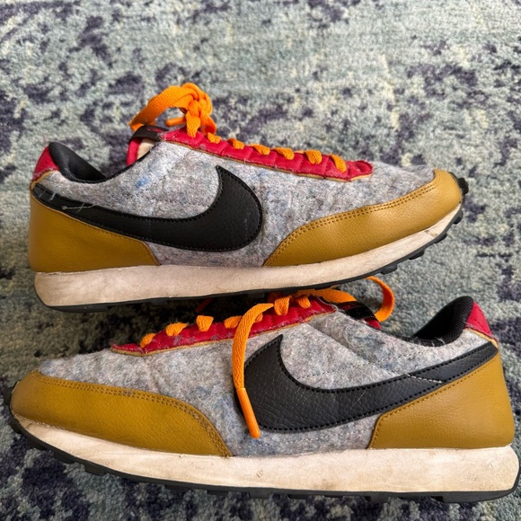 Women’s NIKE Daybreak Qs University Gold, Red, and Suede Sz 9 Sneaker CQ7619-700 - Picture 4 of 8